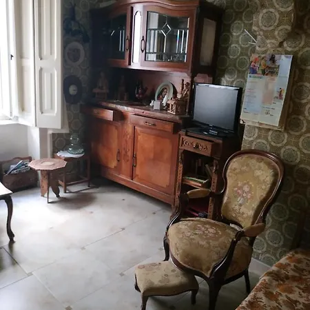 Via Canali 7 Mario House Bed & Breakfast